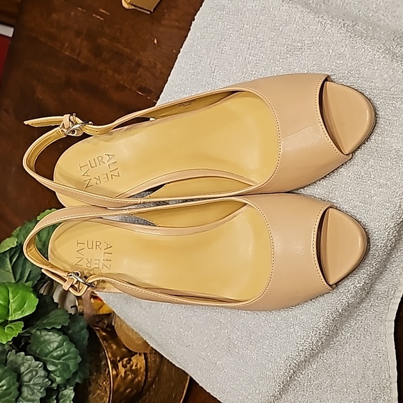 Naturalizer Slingback Pump - Picture 1 of 6